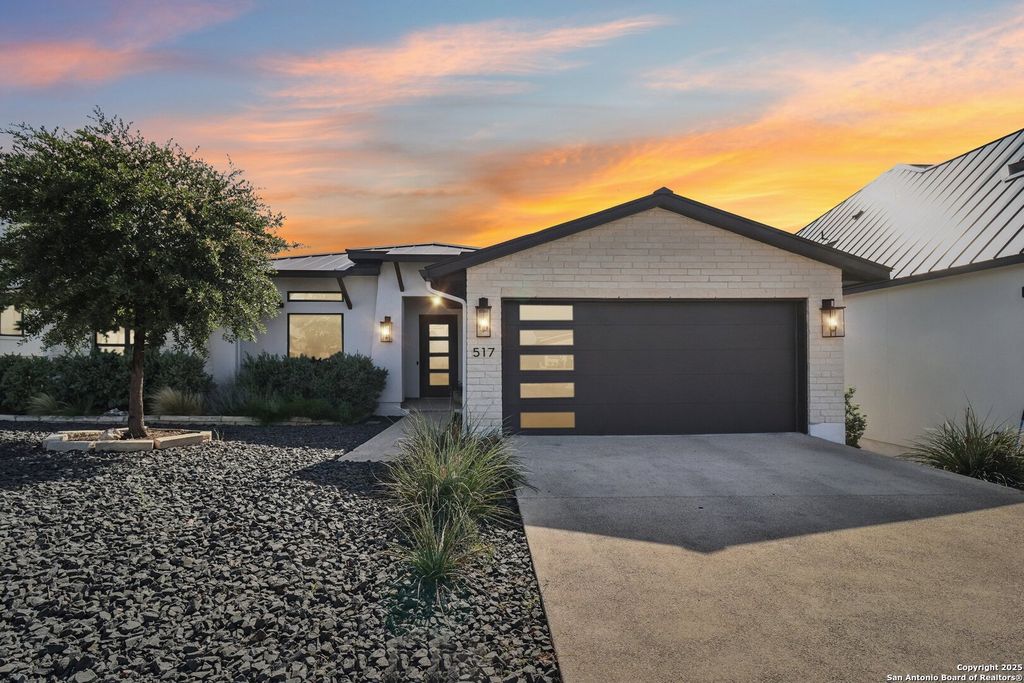 Photo of 517 Preston Trl, Boerne, TX 78006 (MLS # 1877688)