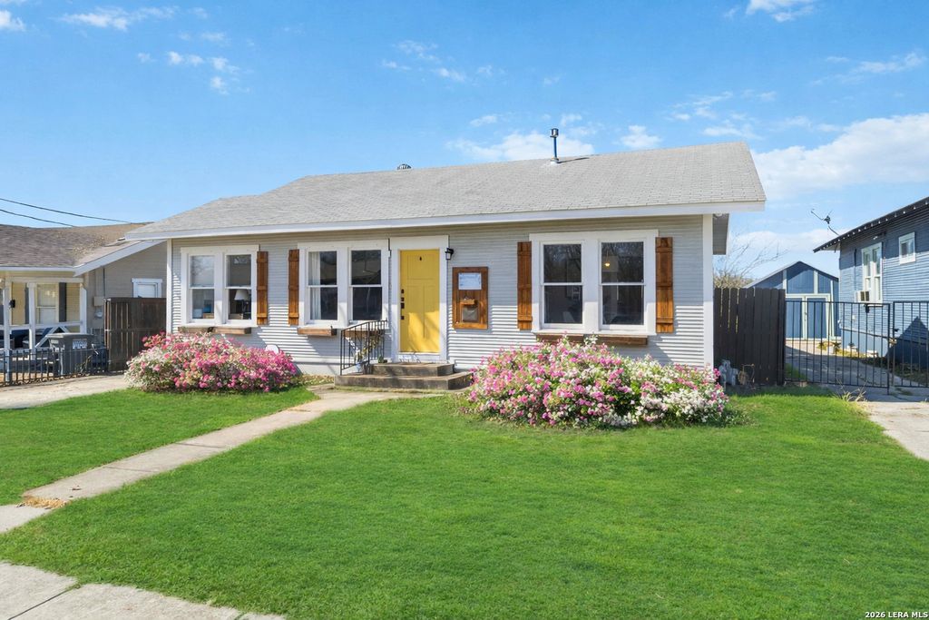 Photo of 111 Harvard Terrace, San Antonio, TX 78201 (MLS # 1940427)