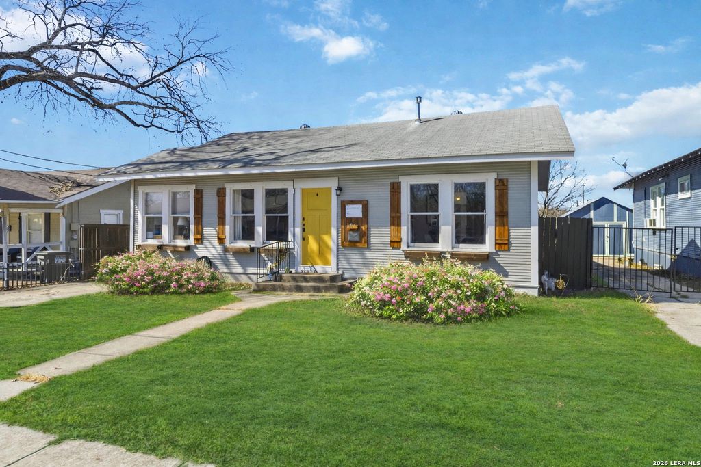 Photo of 111 Harvard Terrace, San Antonio, TX 78201 (MLS # 1940427)