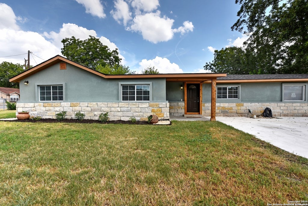 Photo of 363 W ANSLEY BLVD, San Antonio, TX 78221 (MLS # 2018379)