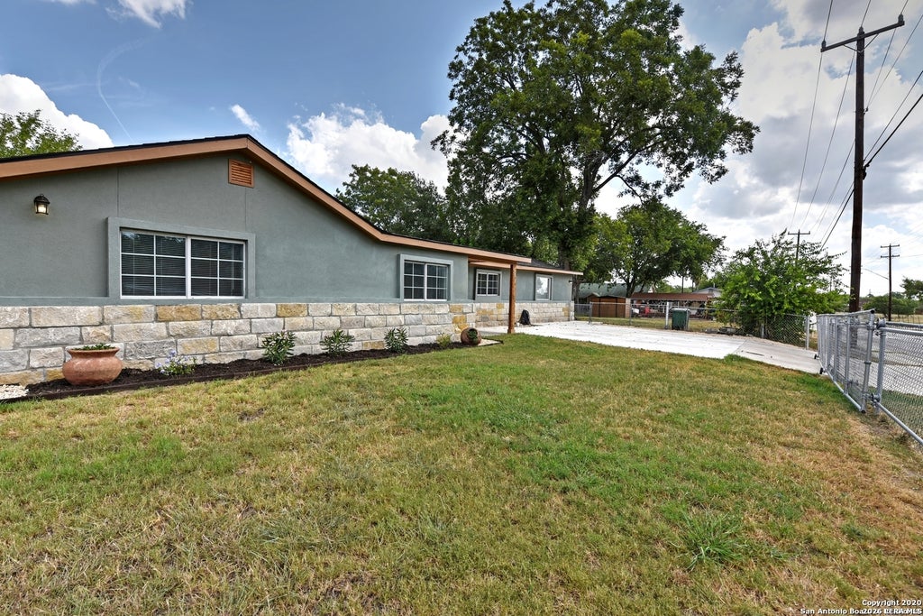Photo of 363 W ANSLEY BLVD, San Antonio, TX 78221 (MLS # 2018379)