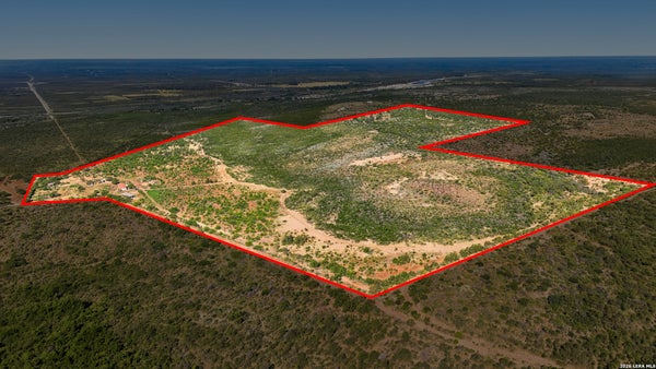 344 PRIVATE ROAD 5000, UVALDE, TX 78801 - Image 3a146ae533342fcd86a696e512fc2157/2942250064