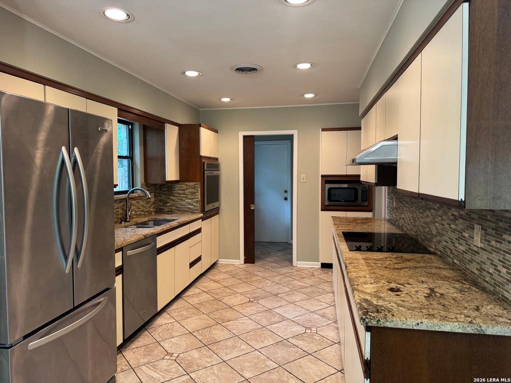 Photo of 153 Trillium Ln, Castle Hills, TX 78213 (MLS # 1993575)