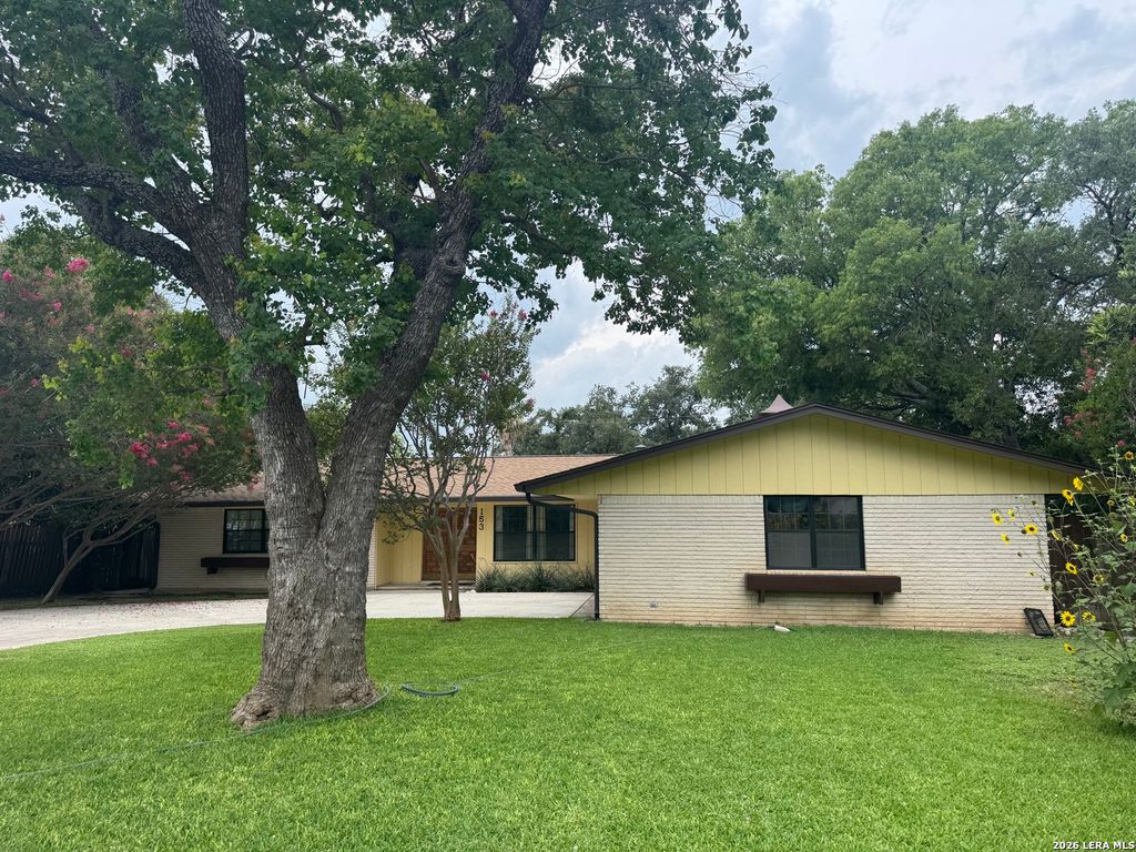 Photo of 153 Trillium Ln, Castle Hills, TX 78213 (MLS # 1993575)