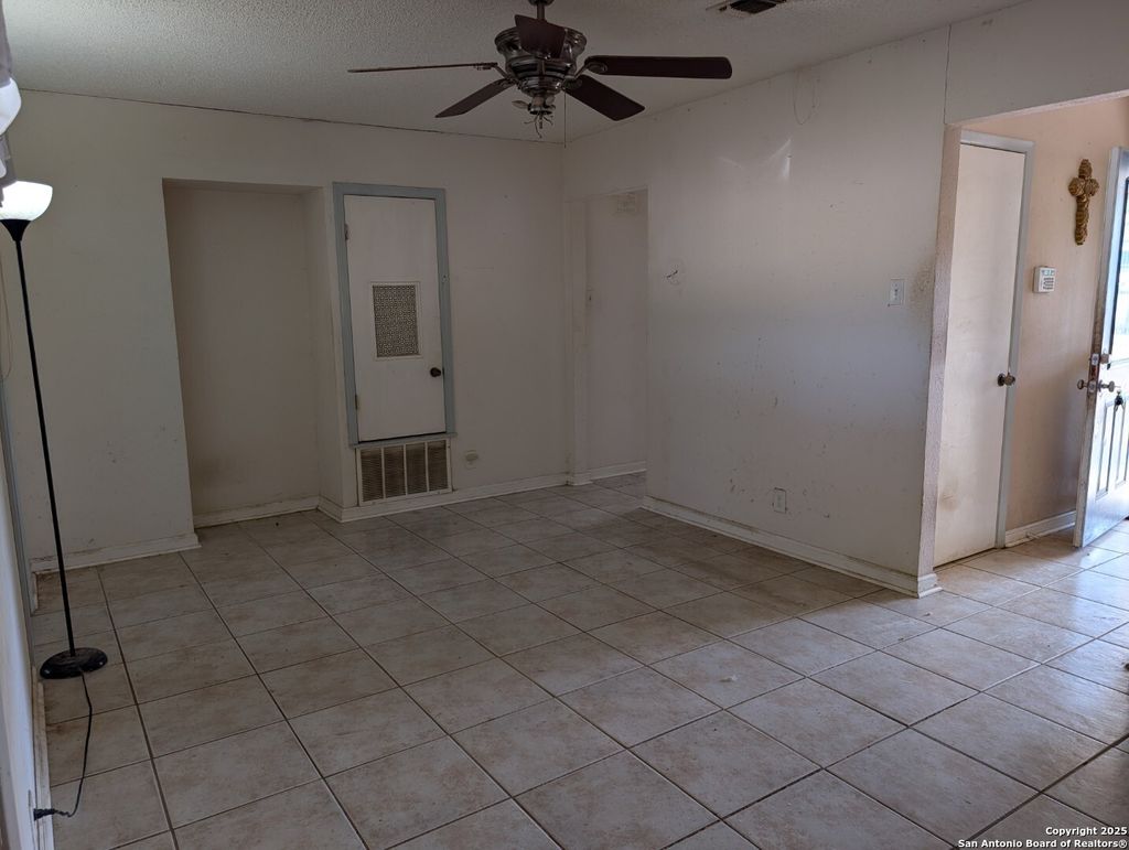 Photo of 419 Bertetti, San Antonio, TX 78227 (MLS # 1924461)