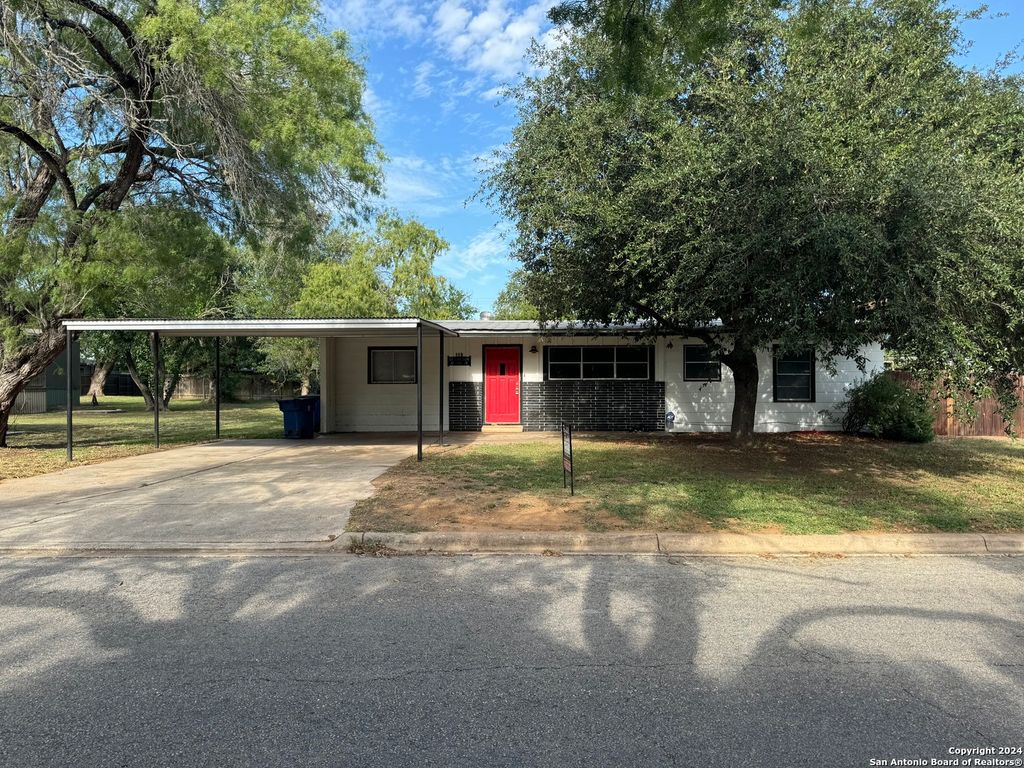 Photo of 119 GREENLAWN AVE, Pleasanton, TX 78064 (MLS # 1848794)
