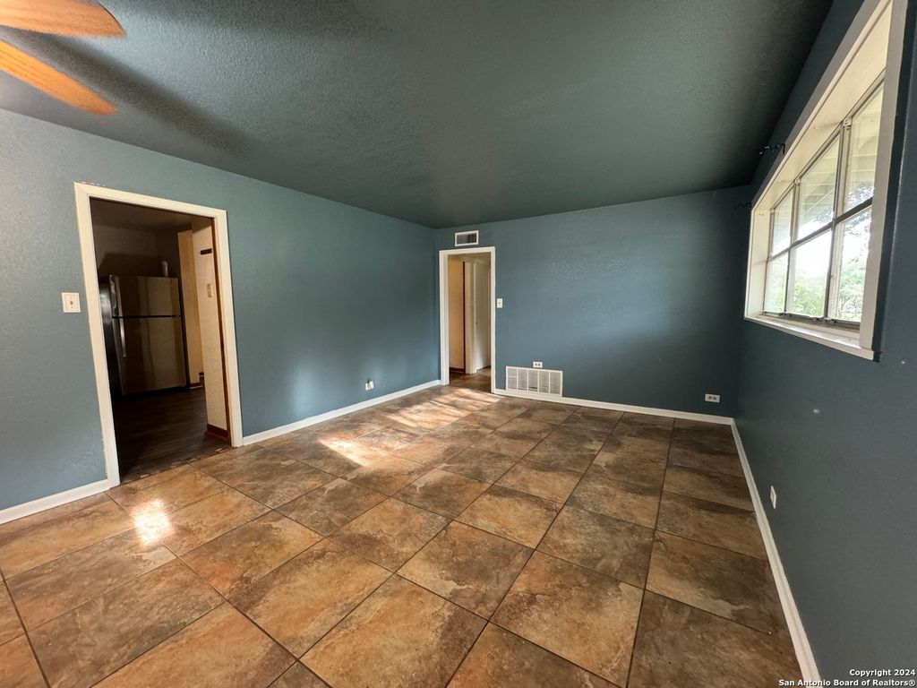 Photo of 119 GREENLAWN AVE, Pleasanton, TX 78064 (MLS # 1848794)