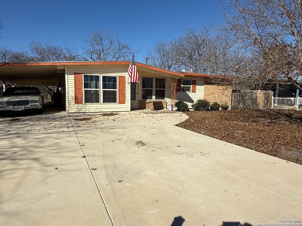 Photo of 131 Baywell Dr, San Antonio, TX 78227 (MLS # 1934097)