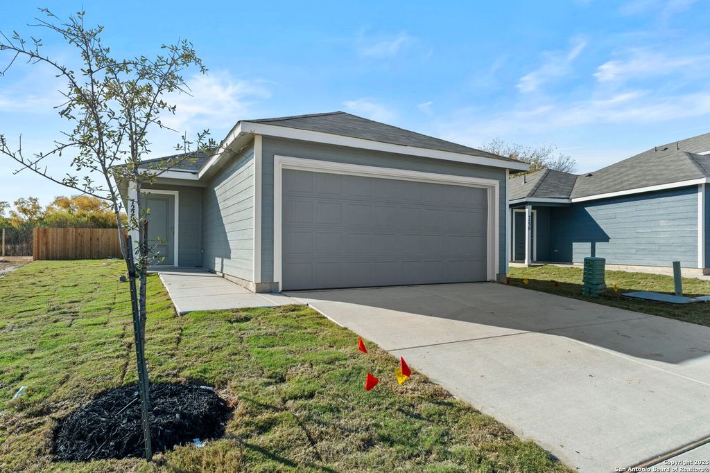 Photo of 7226 Brownleaf dr, San Antonio, TX 78227 (MLS # 1930217)