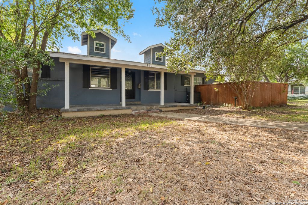 Photo of 1100 GARRATY RD, Terrell Hills, TX 78209 (MLS # 1962961)