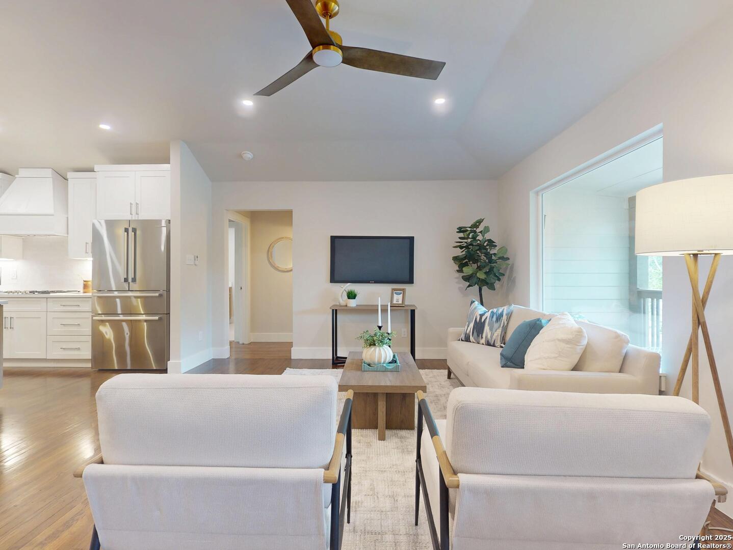 130 LARCHMONT DR