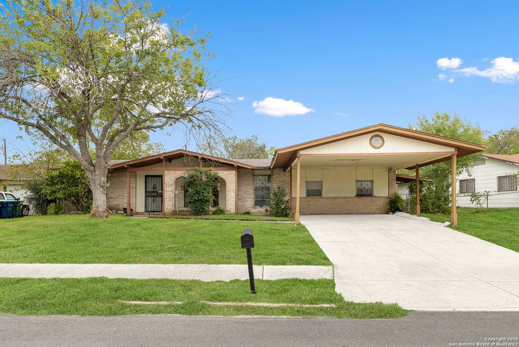 Photo of 414 SOLAR, San Antonio, TX 78227 (MLS # 1926796)