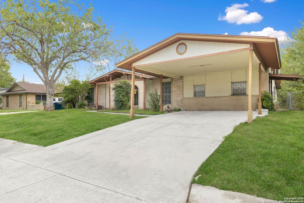 Photo of 414 SOLAR, San Antonio, TX 78227 (MLS # 1926796)