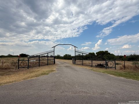 277 Justo Garza Carrizo Springs TX 78834