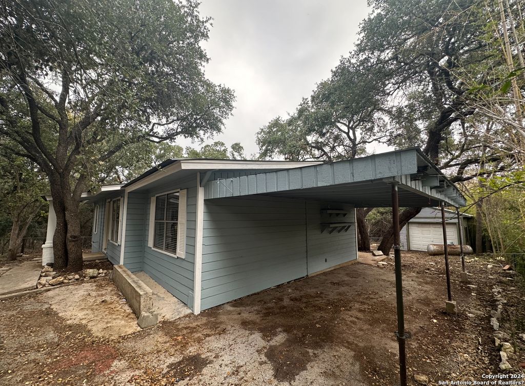 Photo of 662 Hillclimb, Canyon Lake, TX 78133 (MLS # 1886561)