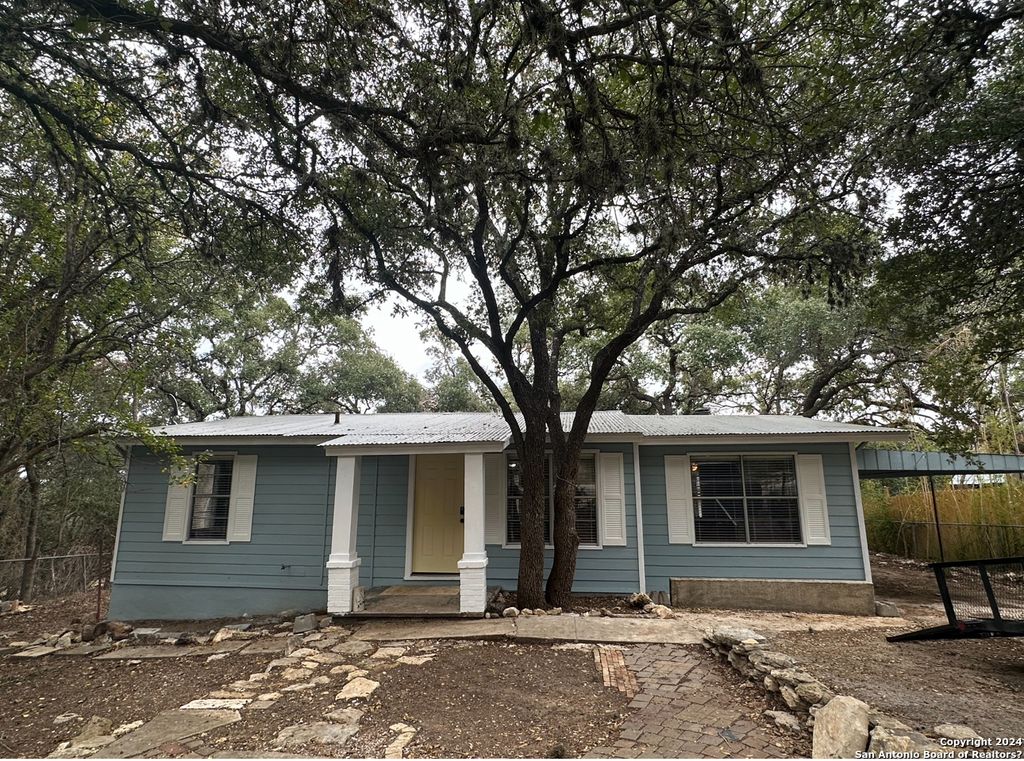 Photo of 662 Hillclimb, Canyon Lake, TX 78133 (MLS # 1886561)