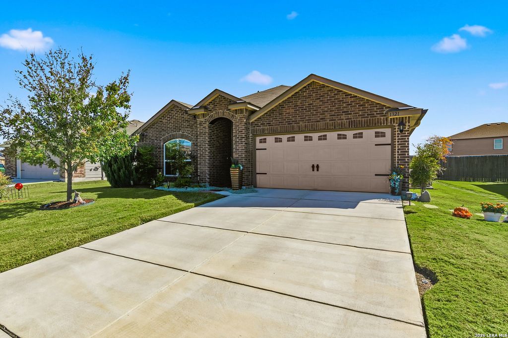 Photo of 1321 W Nolte Farms, Seguin, TX 78155 (MLS # 1944521)