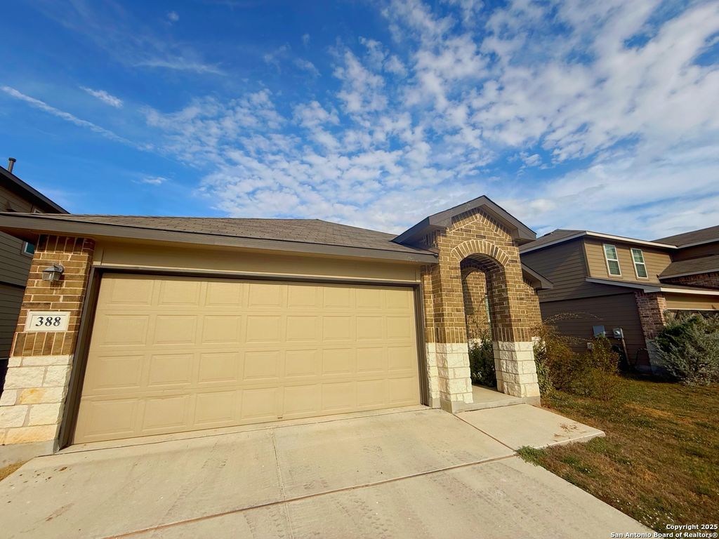 Photo of 388 Arbor Hills, New Braunfels, TX 78130 (MLS # 1918411)