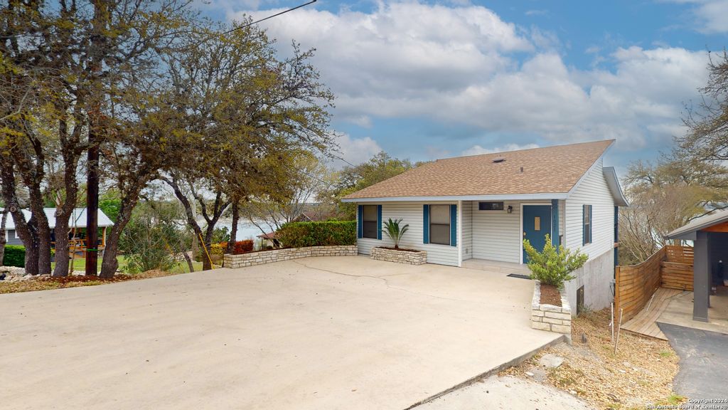Photo of 1021 Hillcrest Forest, Canyon Lake, TX 78133 (MLS # 1886656)