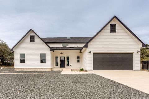 1090 Arcadia Canyon Lake TX 78133