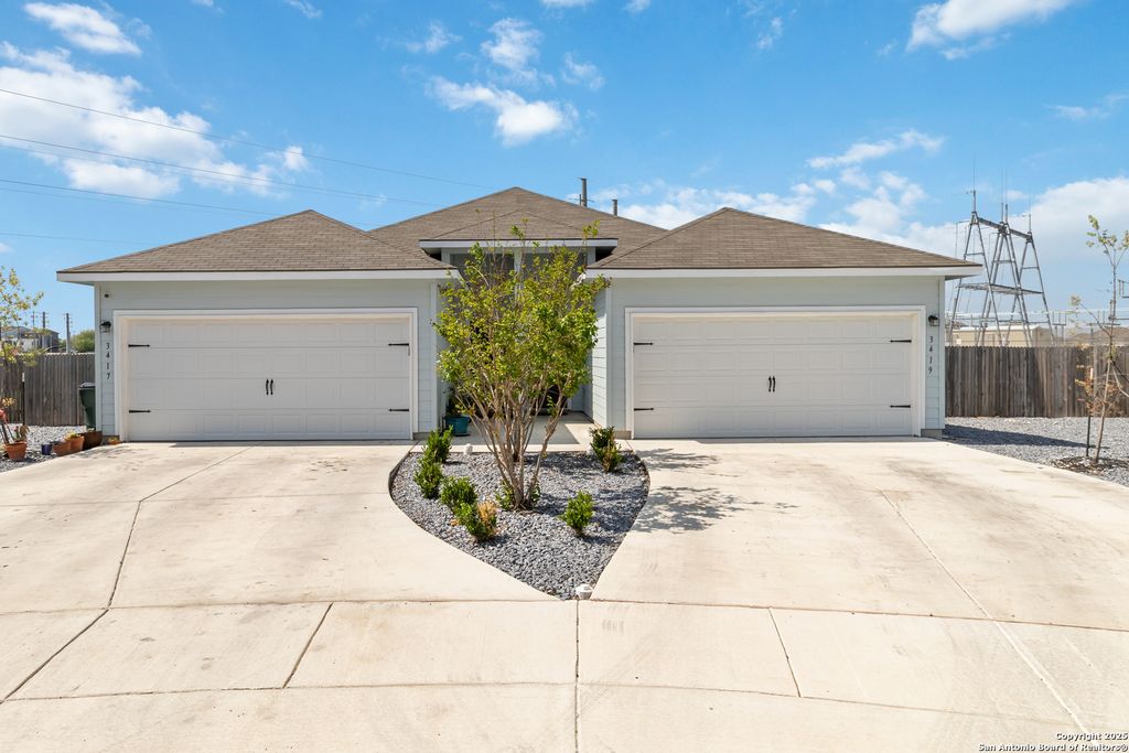 Photo of 3417-3419 Lindsay Lane, Seguin, TX 78155 (MLS # 1911053)