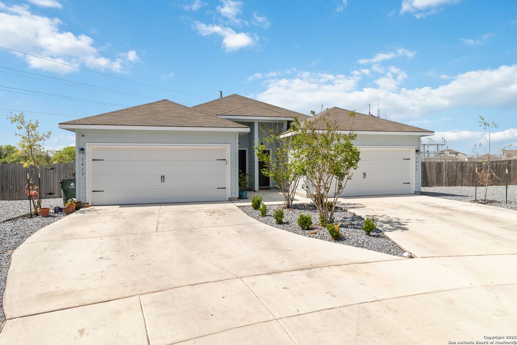 Photo of 3417-3419 Lindsay Lane, Seguin, TX 78155 (MLS # 1911053)