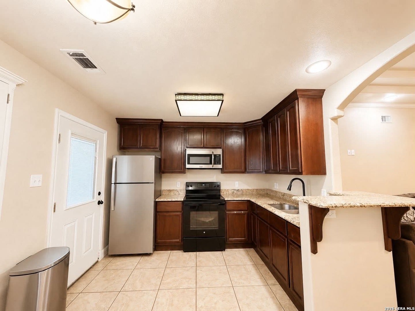 2714 OAK MANOR DR