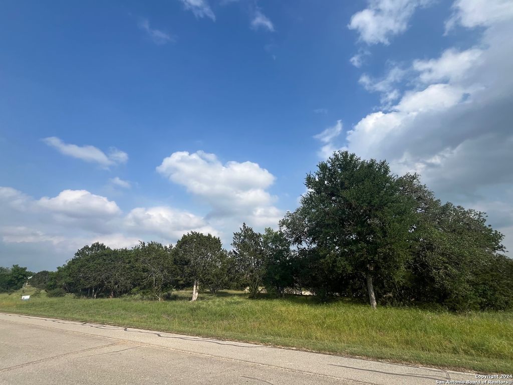Photo of 25 Vaquero, Pipe Creek, TX 78063 (MLS # 1967606)