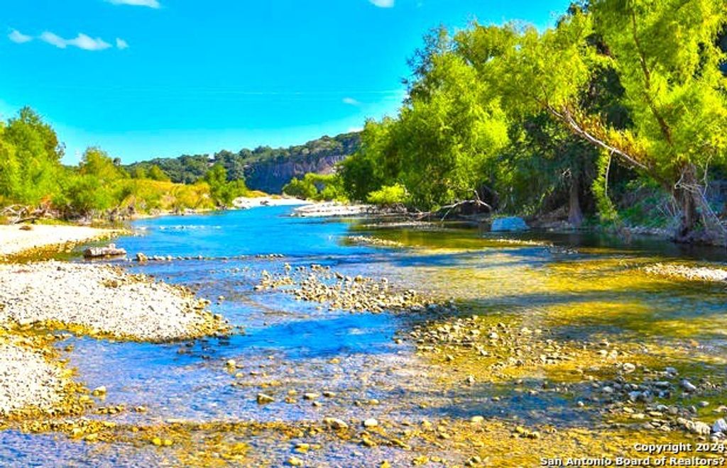 Photo of 25 Vaquero, Pipe Creek, TX 78063 (MLS # 1967606)