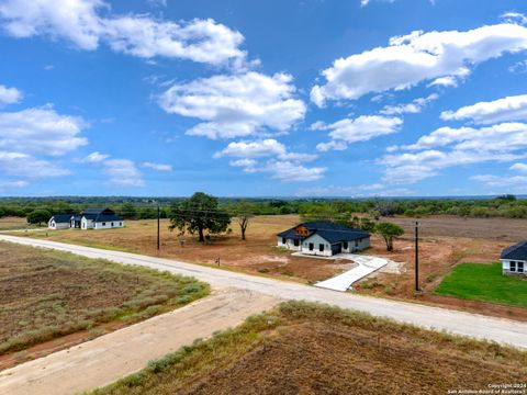 A home in Floresville