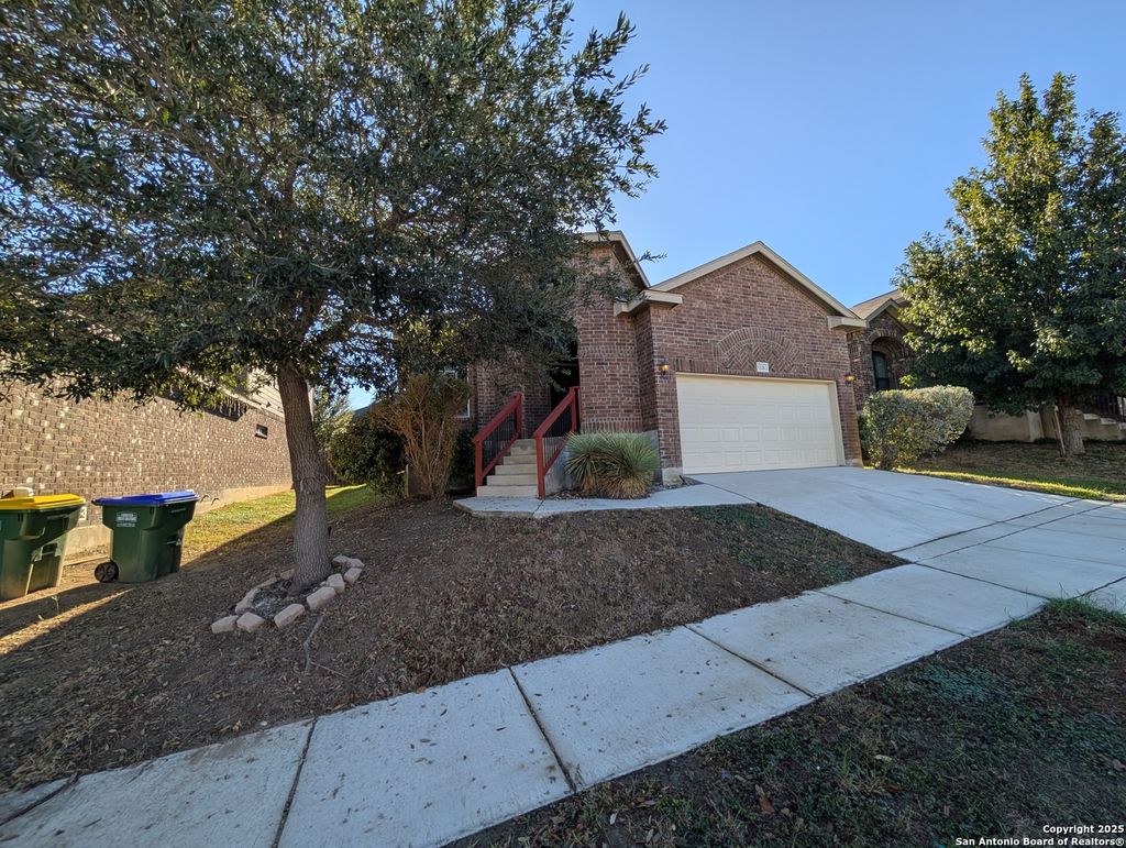 Photo of 1326 Crow CT, San Antonio, TX 78245 (MLS # 1925190)