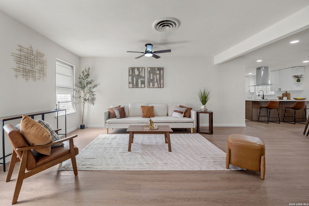 Photo of 209 Windcrest Dr, Windcrest, TX 78239 (MLS # 1935681)