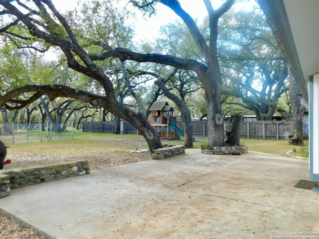 Photo of 30 CRESTLINE DR, Pleasanton, TX 78064 (MLS # 1930213)