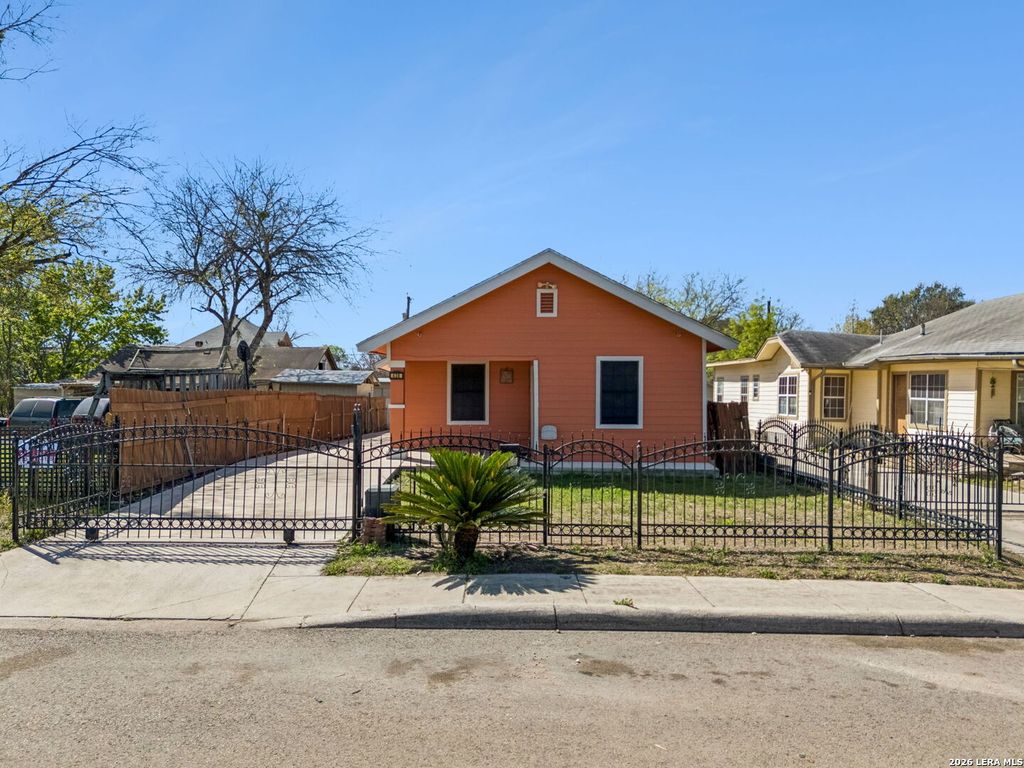 Photo of 438 Rigsby, San Antonio, TX 78210 (MLS # 1950403)