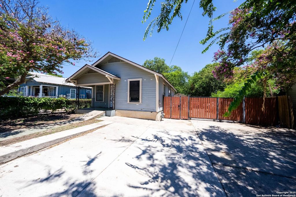 Photo of 2611 Martin, San Antonio, TX 78207 (MLS # 1891301)