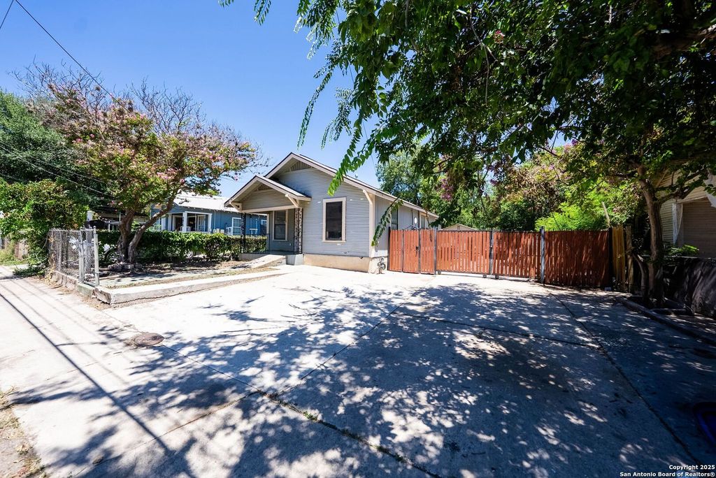 Photo of 2611 Martin, San Antonio, TX 78207 (MLS # 1891301)