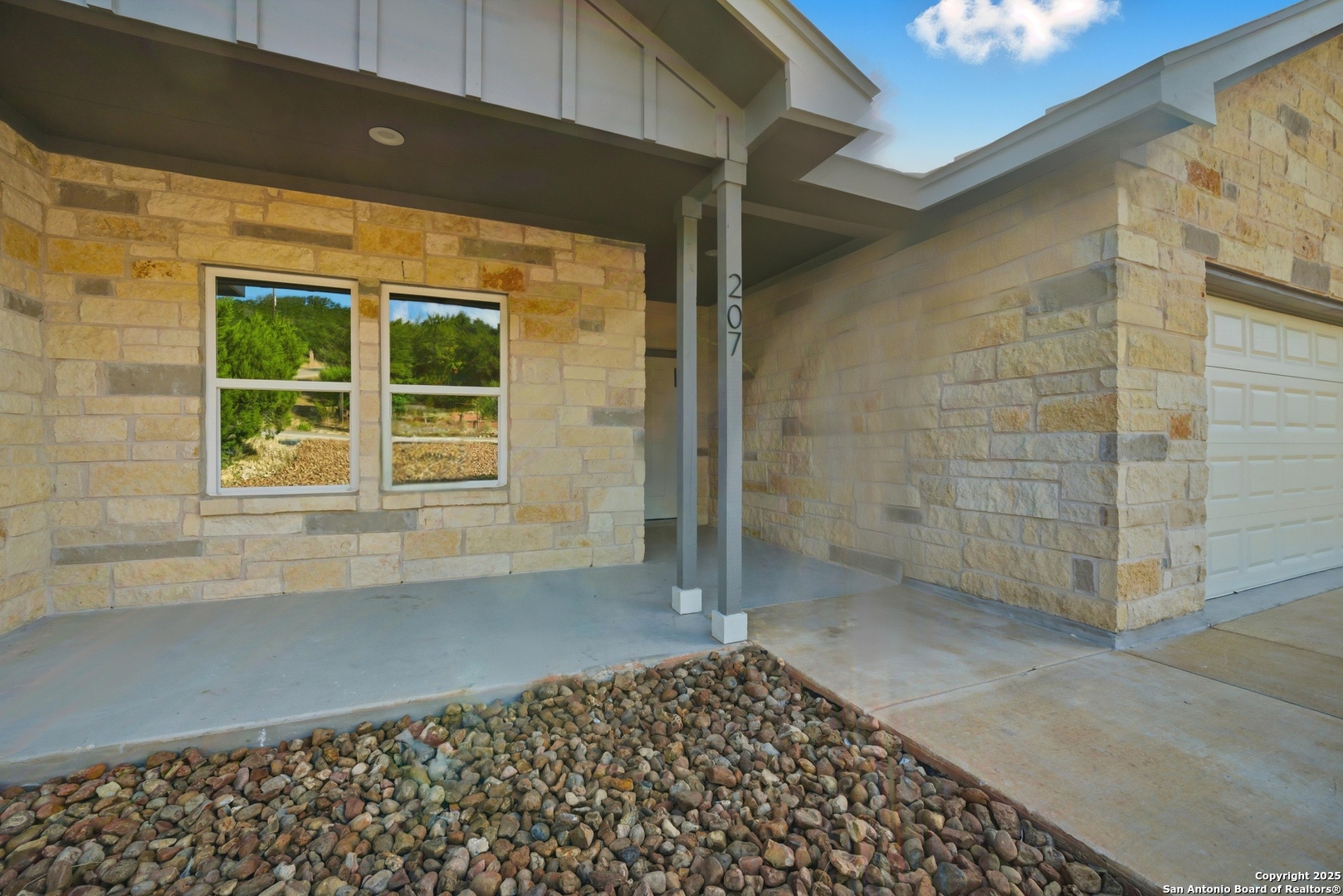 Search 207 Deer Oaks