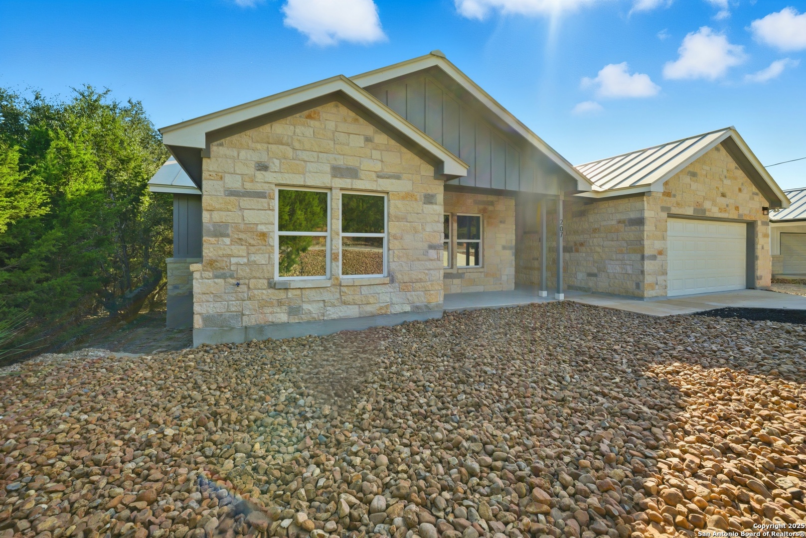 Search 207 Deer Oaks