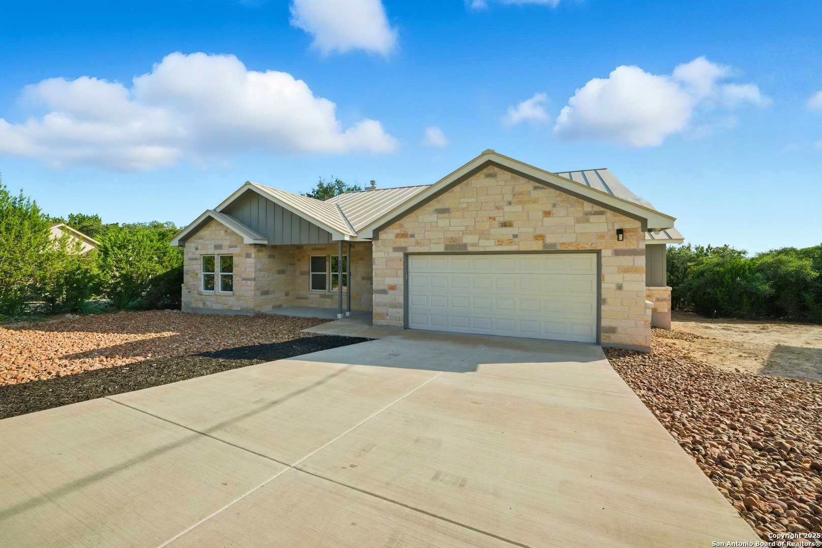 Search 207 Deer Oaks