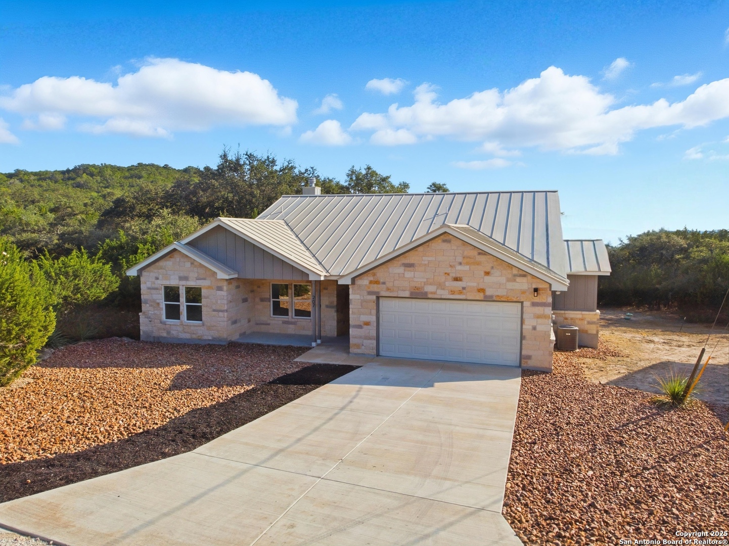 Search 207 Deer Oaks