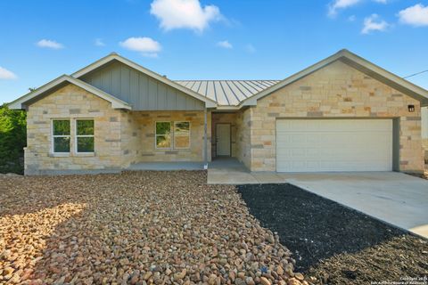 Search 207 Deer Oaks Lakehills TX 78063