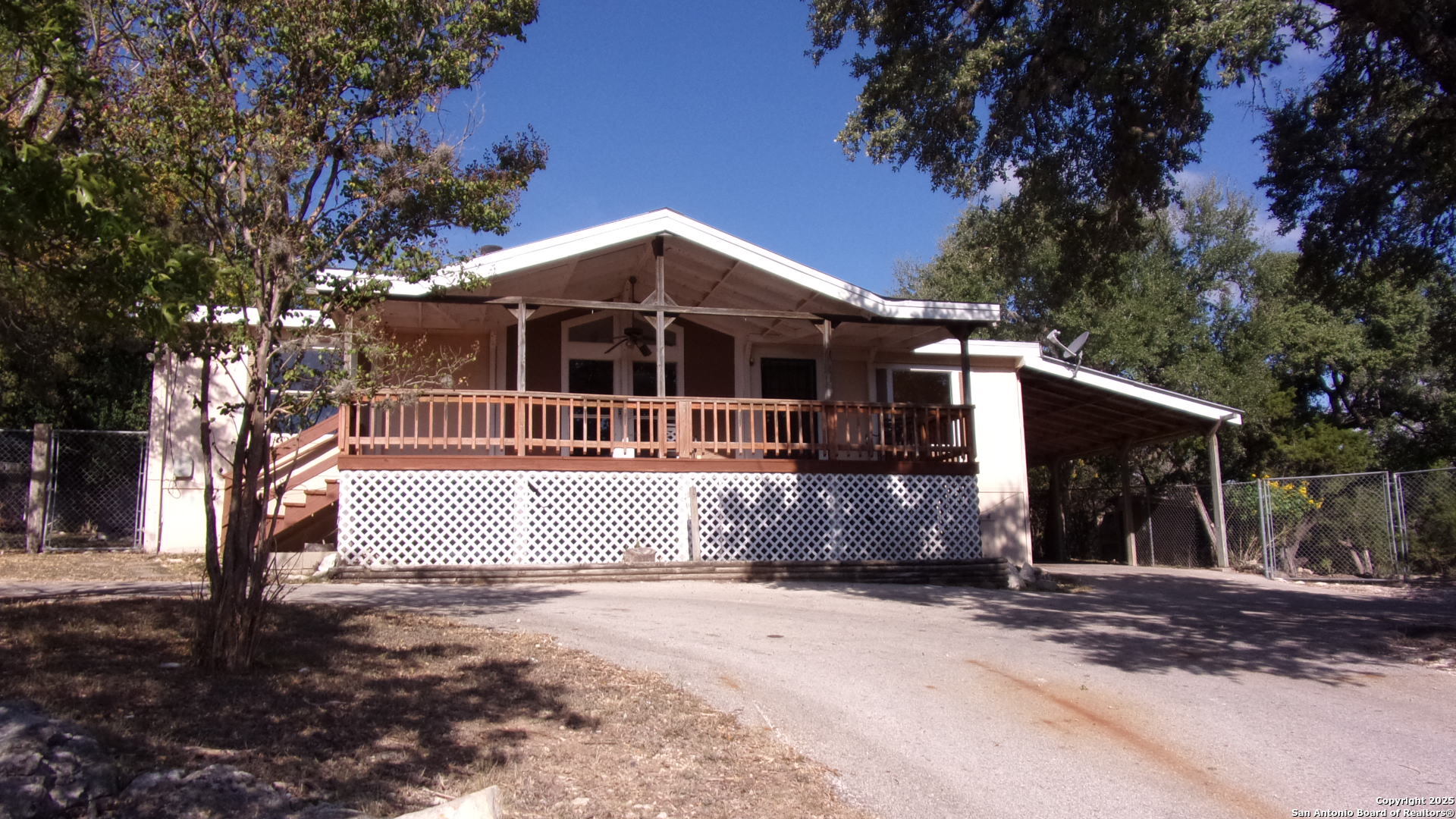 252 SIR WINSTON DR