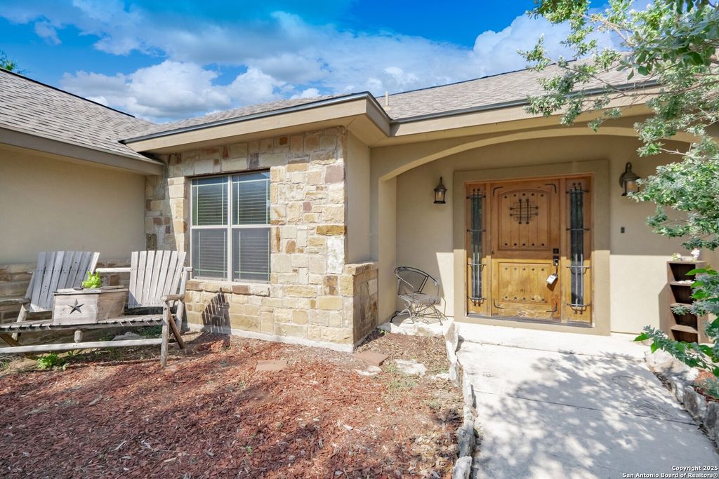Photo of 107 Garrett Way, Canyon Lake, TX 78133 (MLS # 1895688)
