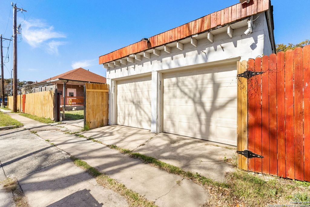 Photo of 333 Florida, San Antonio, TX 78210 (MLS # 1937055)