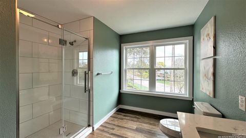 124 herweck Castle Hills TX 78213