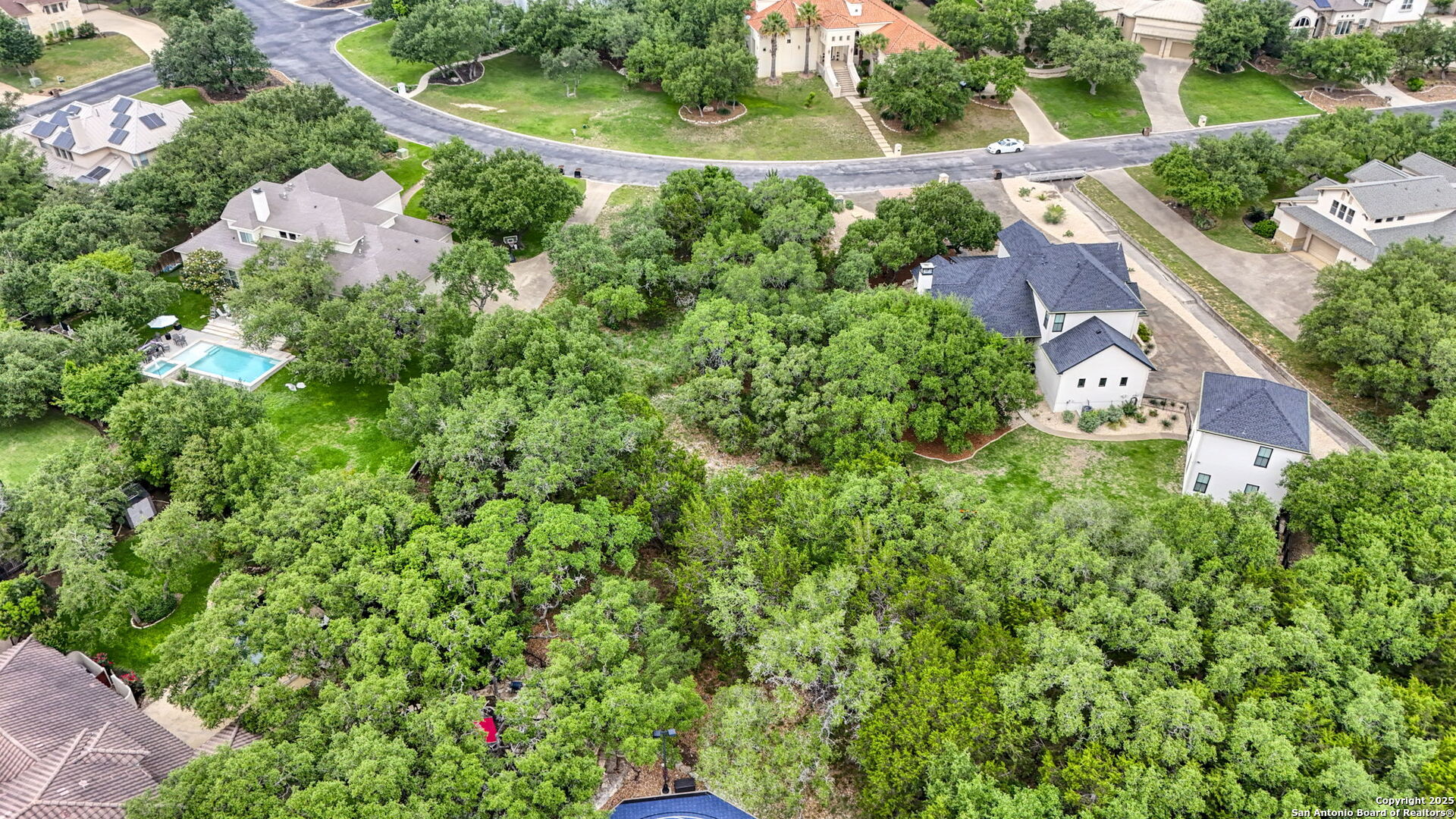 8040 Colonial Woods
