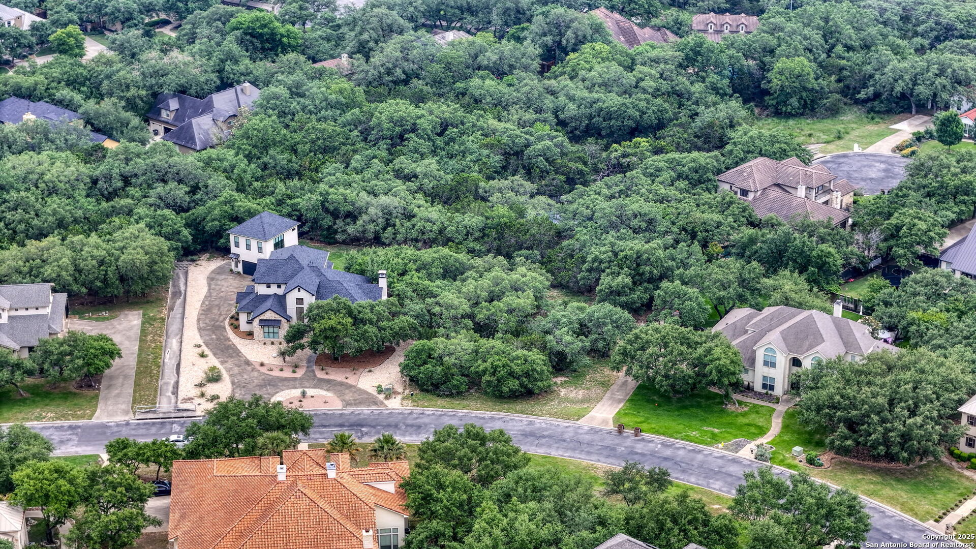 8040 Colonial Woods