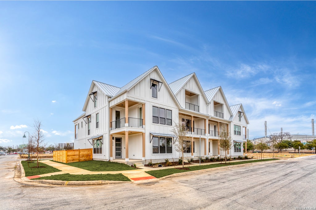 Photo of 411 MCMILLAN PL, San Antonio, TX 78210 (MLS # 1995004)