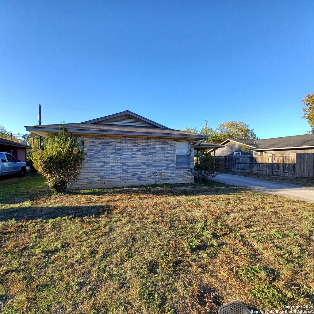 Photo of 1549 Lorelei, New Braunfels, TX 78130 (MLS # 1928054)