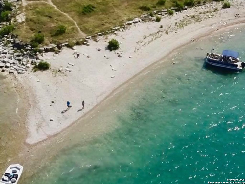 Photo of 856 Lime Rock, Canyon Lake, TX 78133 (MLS # 1885993)